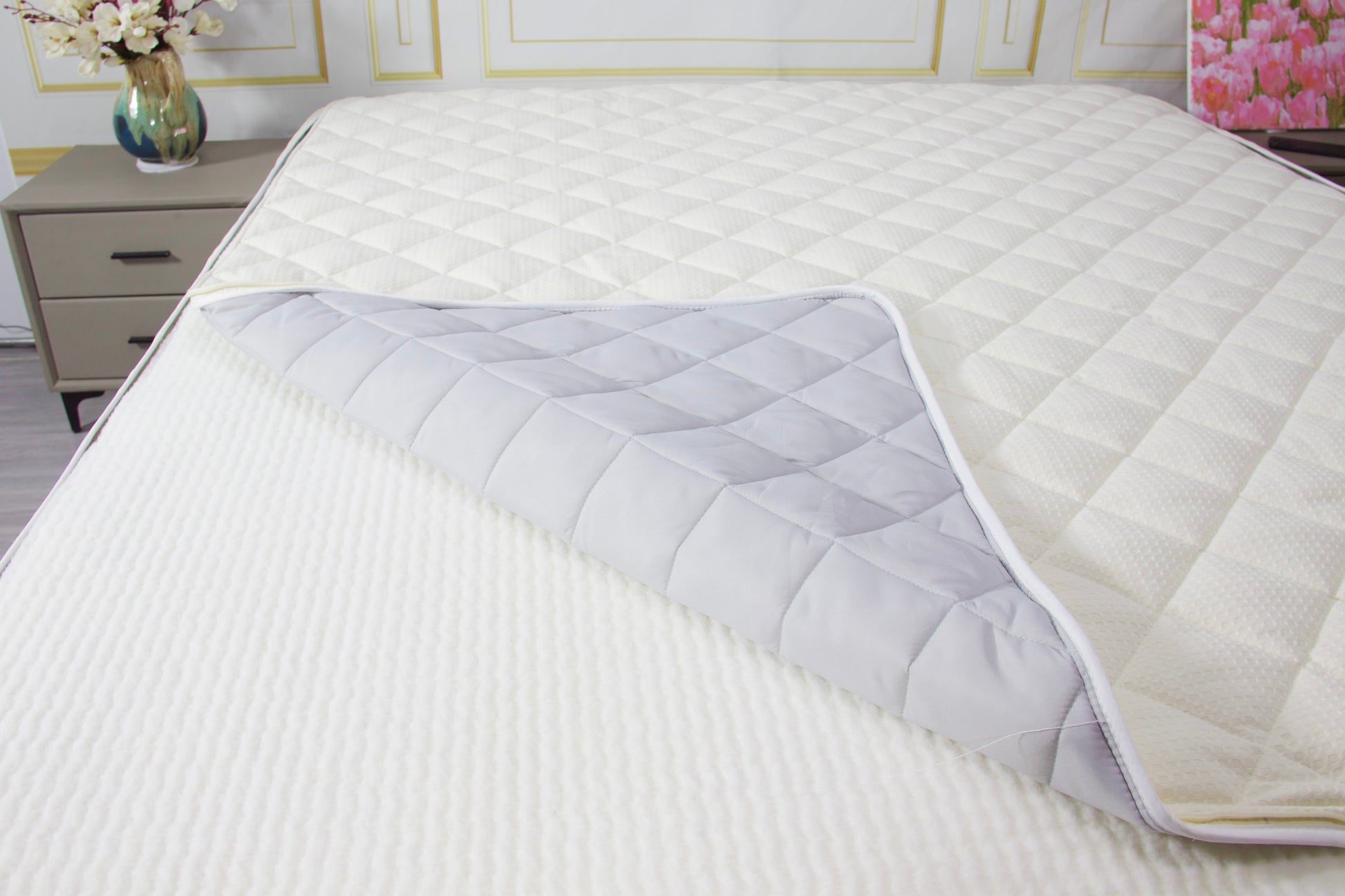 DiamondWeave Luxe Mattress Zip-Cover Ivytress featuring a diamond-textured design with full-zip closure, offering superior mattress protection and bedroom elegance.